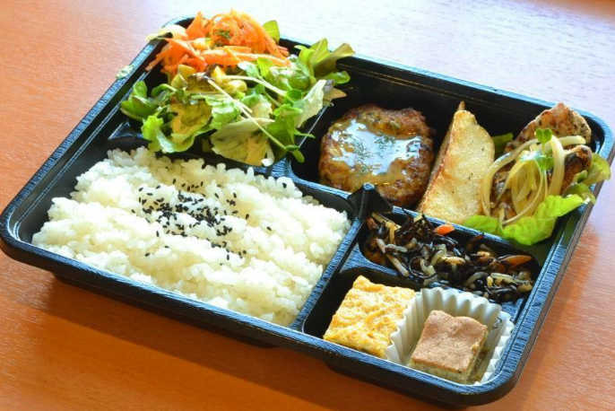 サバの竜田揚げと豆腐ハンバーグ