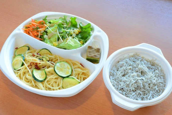 たっぷりシラスのペペロンチーノ