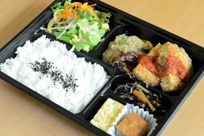 サバグリルと地鶏のメンチカツ