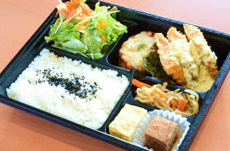 サーモンフライとイタリアンハンバーグ