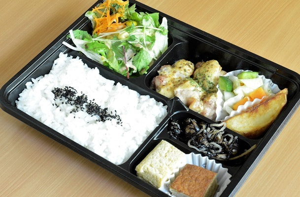 白身魚の和風ソテーとチキンカツ